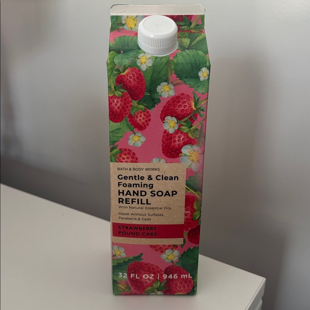Bath & Body Works Gentle & Clean Foaming Hand Soap Refill STRAWBERRY POUND CAKE
